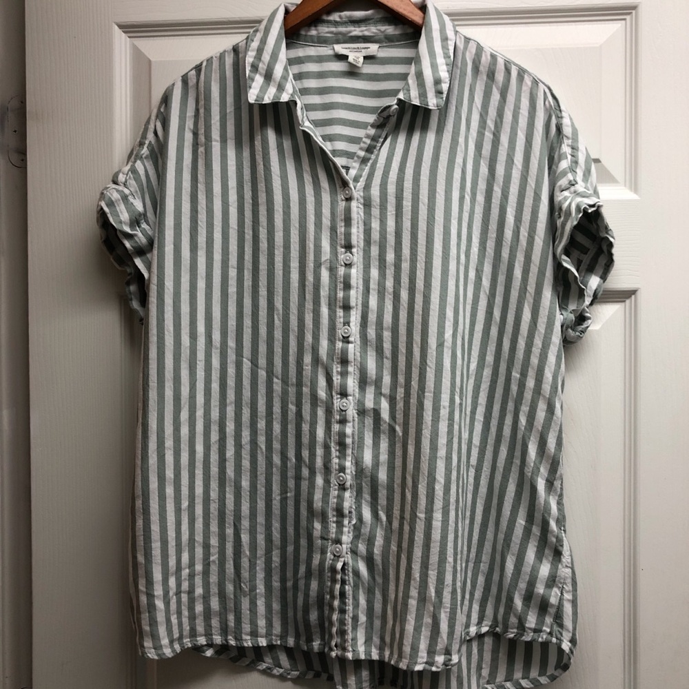 beachlunchlounge Sage & White Vertical Stripe Short-Sleeve Button-Down